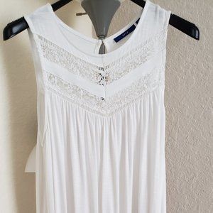 APT 9 White sleeveless blouse. Small size. Great conditions!